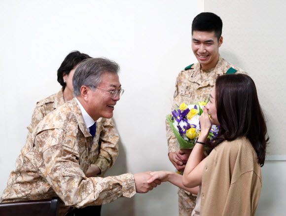 예비 부부인 아크 부대원을 위한 깜짝 이벤트