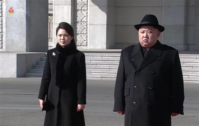 김정은(오른쪽) 북한 국무위원장. 연합뉴스