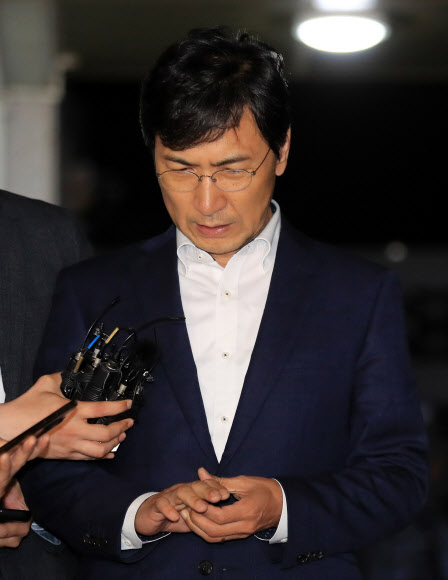 안희정, ’영장기각’