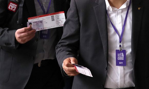 평양으로 출발하는 예술단 선발대