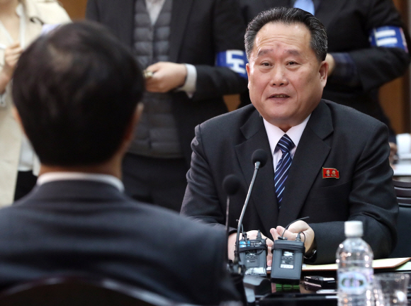 리선권 조국평화통일위원회(조평통) 위원장이 29일 오전 판문점 북측 통일각에서 열린 남북 고위급회담에서 발언하고 있다. 사진공동취재단