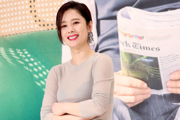 김현주, 단아한 미소