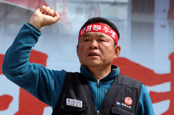 금호타이어 노조 ”해외매각 조합원 투표한다”