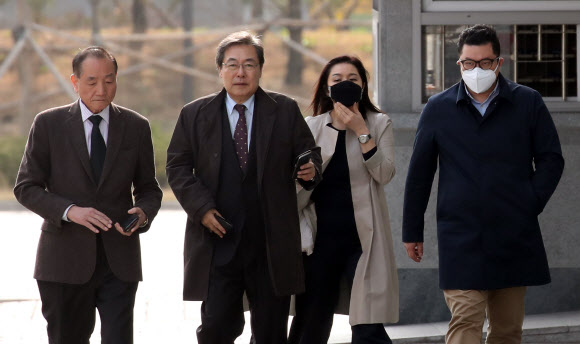 MB 접견 마친 아들 이시형씨