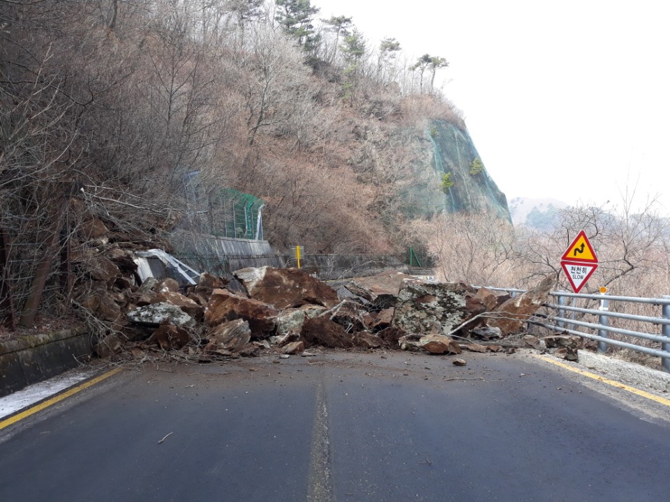 지리산 노고단 도로 낙석사고 현장