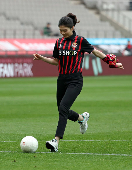 서울-인천전 시축하는 심석희