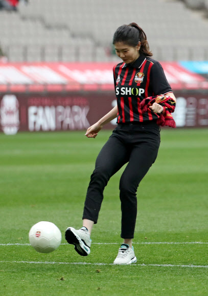 시축하는 심석희