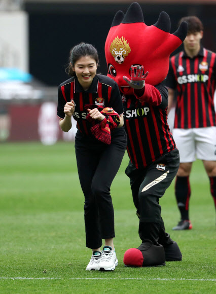 심석희, 쇼트트랙 시축