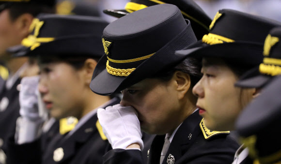 동료를 잃은 슬픔, 참을 수 없는 눈물