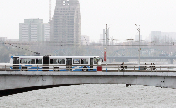 2일 오후 평양 옥류관에서 바라본 대동강 모습. 평양공연 사진공동취재단