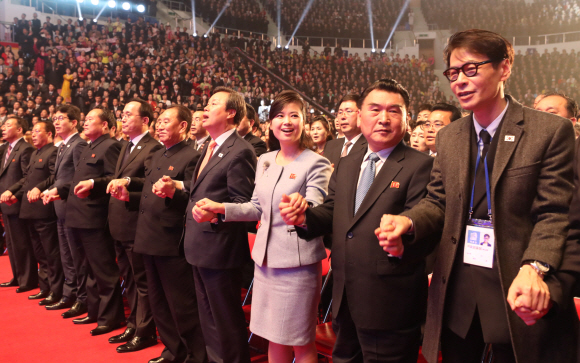 같이 노래 부르는 남북