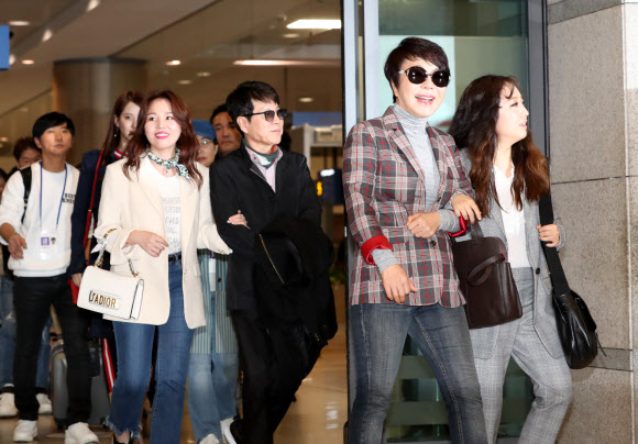 인천공항 도착한 예술단