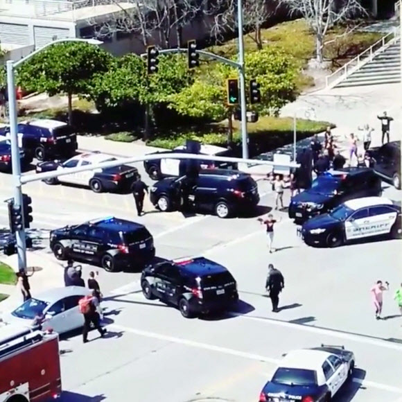 미 유튜브 본사 총격사건에 긴급 출동한 경찰