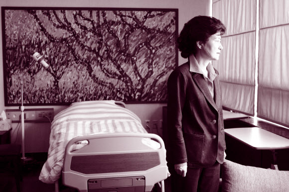 창 밖 바라보는 박근혜