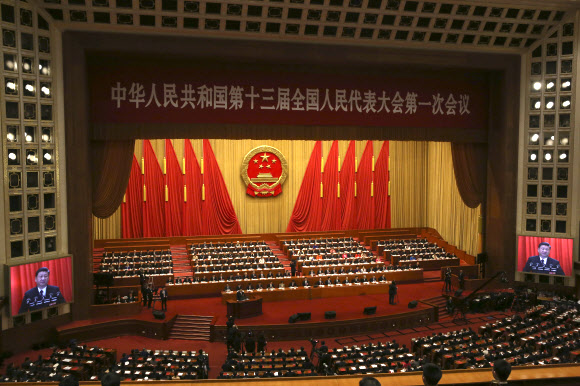 지난달 20일 중국 베이징 인민대회당에서 열린 제13기 전국인민대표대회(전인대) 폐막식 모습. 베이징 AP 연합뉴스