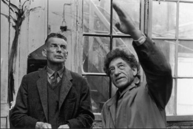 사뮈엘 베케트(왼쪽)는 1961년 5월 프랑스 오데옹 극장에서 공연한 ‘고도를 기다리며’의 무대 디자인을 알베르토 자코메티(오른쪽)에게 맡겼다. 둘은 상의 끝에 앙상한 나무 한 그루만 있는 무대를 통해 인간 실존의 문제를 제기했다. 자코메티 재단