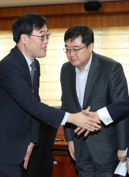 고개 숙인 구성훈 삼성증권 대표이사