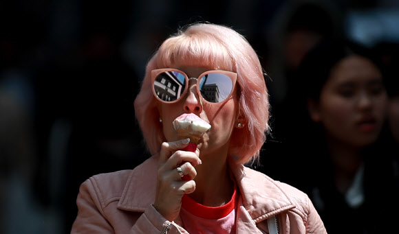 볕 좋은 날, 아이스크림 산책