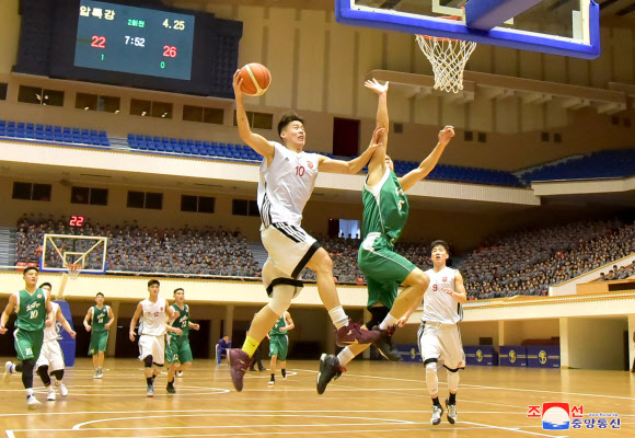 태양절 맞아 열린 북한 농구경기