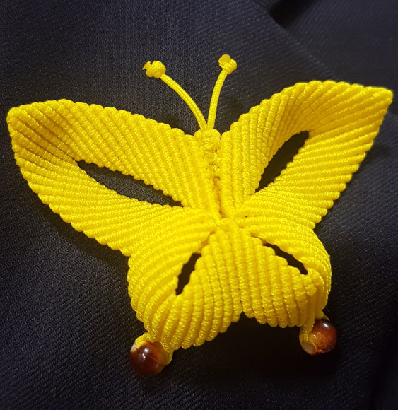 문 대통령이 단 나비 모양 세월호 추모 리본