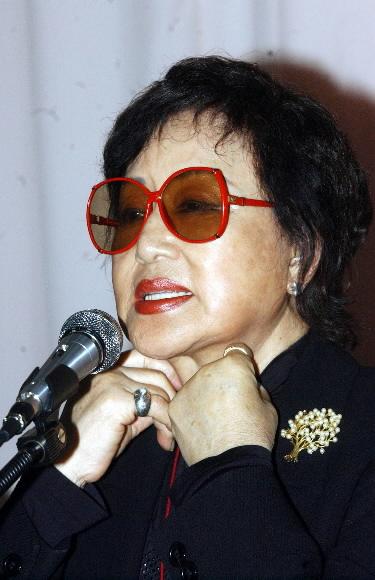 ‘상록수‘로 칸영화제 회고전에 초청된 최은희씨 기자회견.