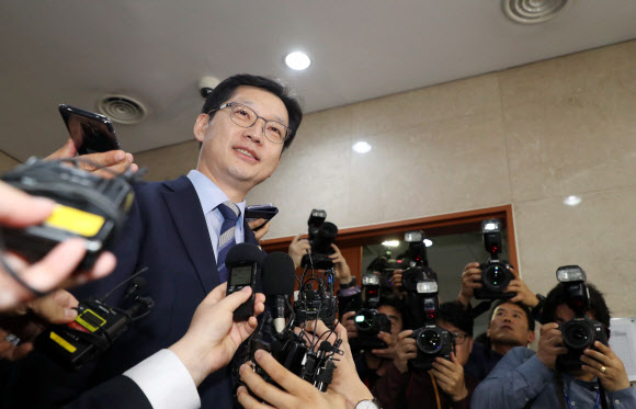 ‘출마 선언’ 김경수에 쏠린 관심