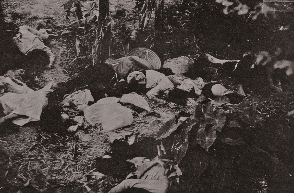 1968년 2월 12일 당시 한국군의 해병 제2여단(이른바 ‘청룡부대’) 1대대 1중대 소속 군인들은 퐁니·퐁넛 마을로 진입해 주민들을 학살했다. 74명이 살해됐고 17명이 다쳤다. 사진은 이 사건으로 희생된 주민들의 모습. 베트남 전쟁 시기 한국군에 의한 민간인 학살 진상 규명을 위한 시민평화법정(이하 시민평화법정) 집행위원회 제공