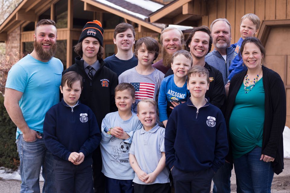 14명의 아들을 둔 미국 미시간주 슈완트 가족 사진. 그랜드 래피드 프레스 캡처