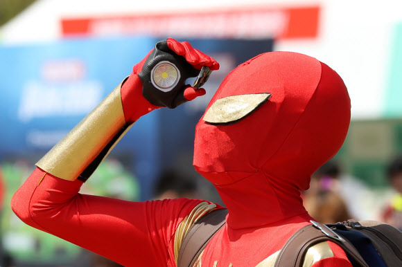 ‘영웅도 덥다’