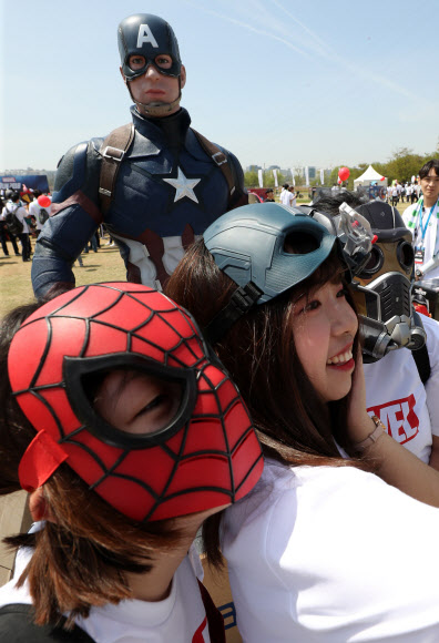 ‘마블 히어로와 찰칵’