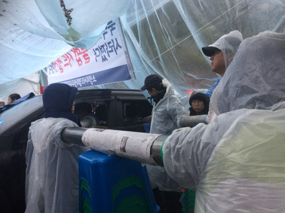 PVC 관으로 팔 연결