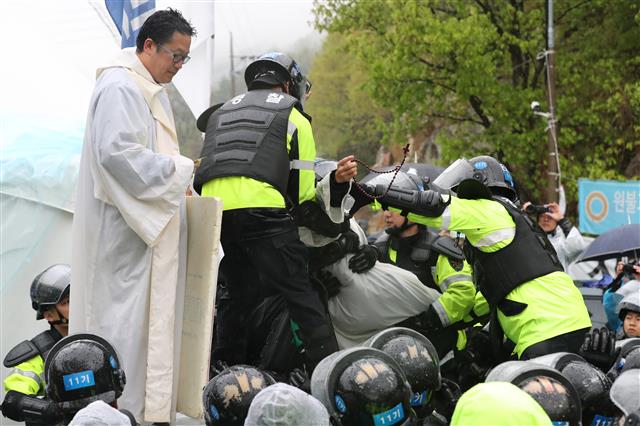 가슴 아픈 사드 갈등