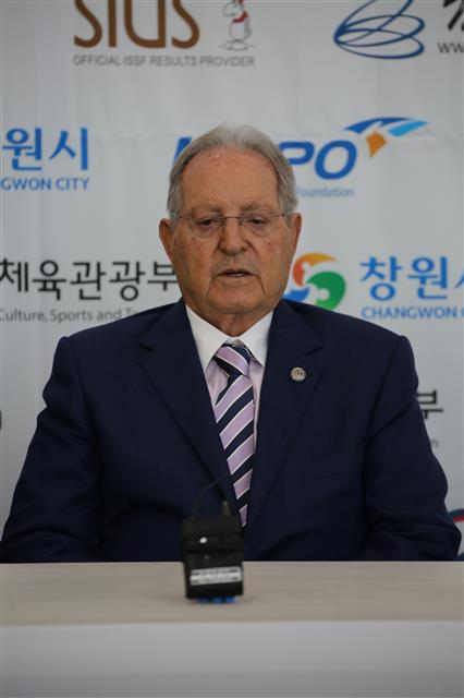 올레가리오 바스케스 라냐 국제사격연맹 회장