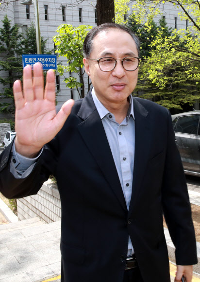 법원 출석한 MB 조카 이동형 다스 부사장