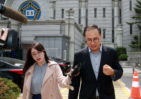 법원 나서는 MB 조카 이동형 다스 부사장