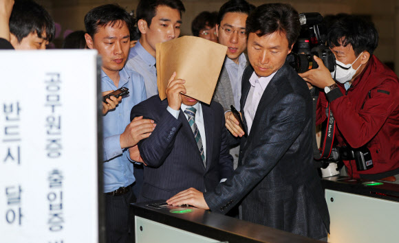 ’자체 모자이크 출석’