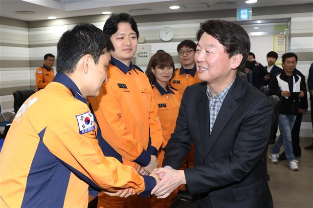 안철수 ’근로자의 날 노고가 많습니다’