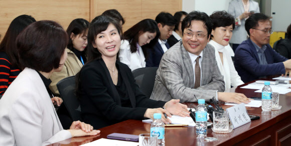 미소 보이는 서지현 검사