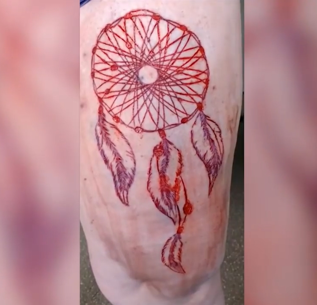 30여 년간 자신의 신체를 변형시켜 러스 폭스(Russ Foxx)라는 남성(유튜브 영상 캡처)