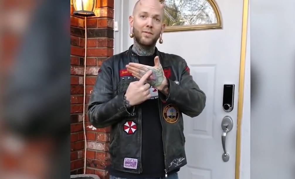 30여 년간 자신의 신체를 변형시켜 러스 폭스(Russ Foxx)라는 남성(유튜브 영상 캡처)