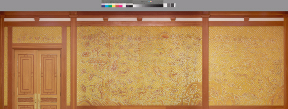 청와대가 소장하고 있는 미술품이 처음으로 국민에게 공개된다. 청와대는 9일부터 7월 29일까지 특별전 ’함께 보다’를 청와대 사랑채에서 개최한다. 이번에 공개되는 작품들은 청와대가 1966년 부터 40년에 걸쳐 수집한 작품중의 일부다. 총 16점이 실물로 전시되며 이동이 어려운 벽화 4점과 소장품 10여점은 영상으로 공개된다. 사진은 영상으로 공개될 나정태의 1991년작 ’십장생문양도’. 2018.5.3 청와대제공