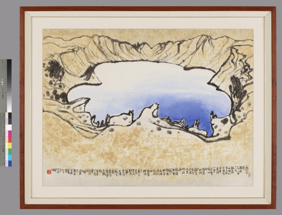 청와대가 소장하고 있는 미술품이 처음으로 국민에게 공개된다. 청와대는 9일부터 7월 29일까지 특별전 ’함께 보다’를 청와대 사랑채에서 개최한다. 이번에 공개되는 작품들은 청와대가 1966년 부터 40년에 걸쳐 수집한 작품중의 일부다. 총 16점이 실물로 전시되며 이동이 어려운 벽화 4점과 소장품 10여점은 영상으로 공개된다. 사진은 서세옥의 1990년작 ’백두산 천지도’ 2018.5.3  청와대제공