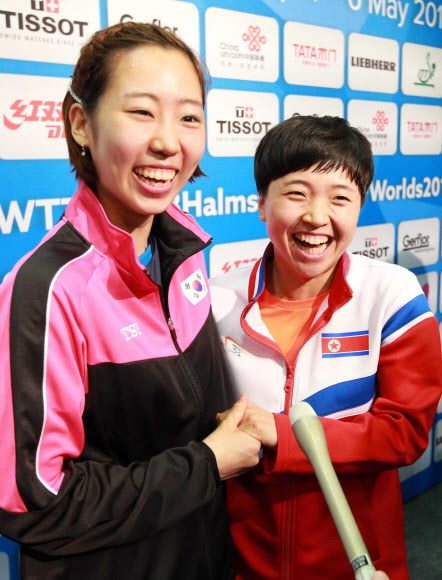 즐거운 모습의 양하은 김송이