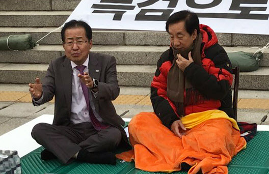 농성장 홍준표-김성태 대화
