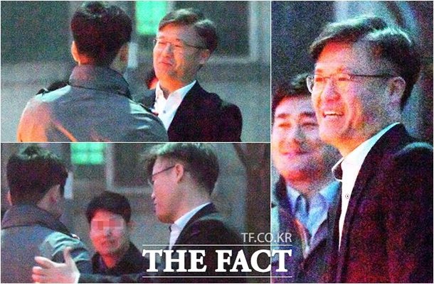 정호성 전 청와대 비서관이 마중 나온 이영선 행정관의 어깨에 손을 올리고 다정하게 얘기하고 있다.더 팩트 제공