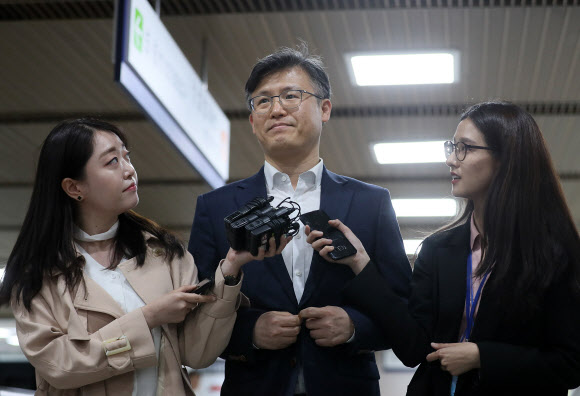 구치소 나온 정호성, 박근혜 ’특활비 수수’ 재판 증언