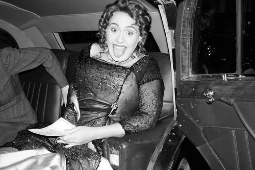 영국 출신 가수 아델이 영화 타이타닉을 소재로 한 서른번째 생일파티 사진을 SNS에 올렸다가 뭇매를 맞고 있다. 영화의 여주인공 로즈(케이트 윈즐릿)로 분장한 아델. 2018.5.8 인스타그램