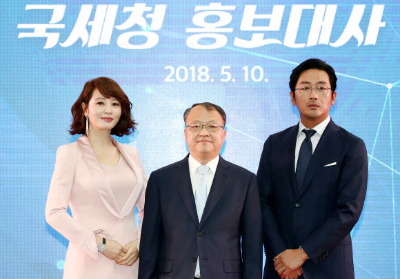 김혜수-하정우, 국세청 홍보대사 위촉