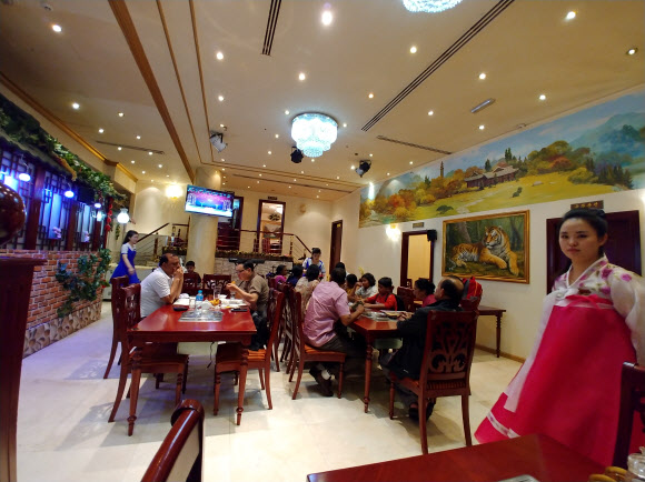 두바이 북한식당 옥류관 인기