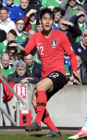 러시아월드컵 수비수 이용